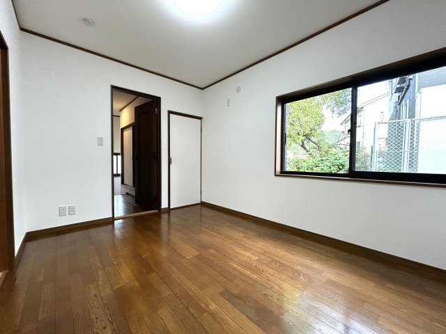 高知市朝倉乙　中古戸建ての洋室|２階１番６帖