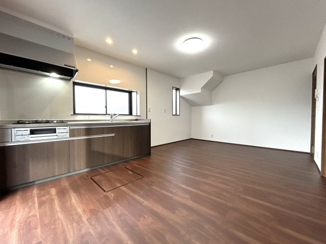 高知市朝倉乙　中古戸建ての居間・リビング