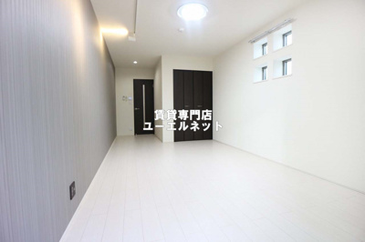 【寝室】 | フジパレス江坂Ⅲ番館 | 明るく開放感のある居室で、自分だけのくつろぎ空間を。