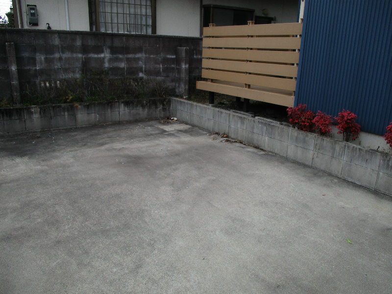 ユニキューブ希望ヶ丘Ｂの駐車場