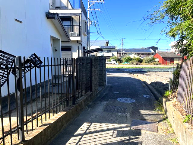 貝塚市海塚2丁目　中古戸建の前面道路含む現地写真|前面道路含む現地写真です。