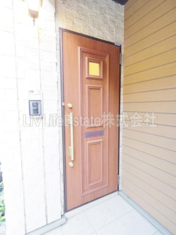 ロジュマン　新小平のエントランス