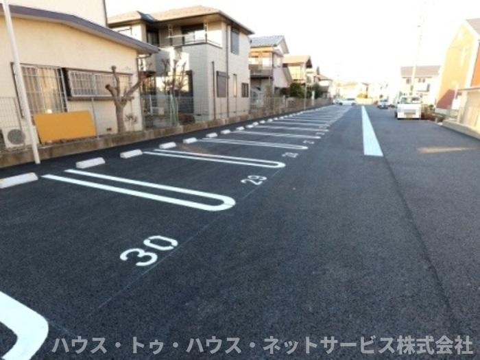 BLESS HOUSE柏西町　Aの駐車場