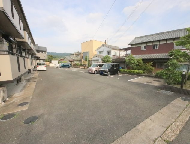 ルマン南生駒の駐車場