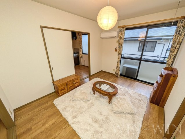 ユトリロ西幸 Aの居間・リビング