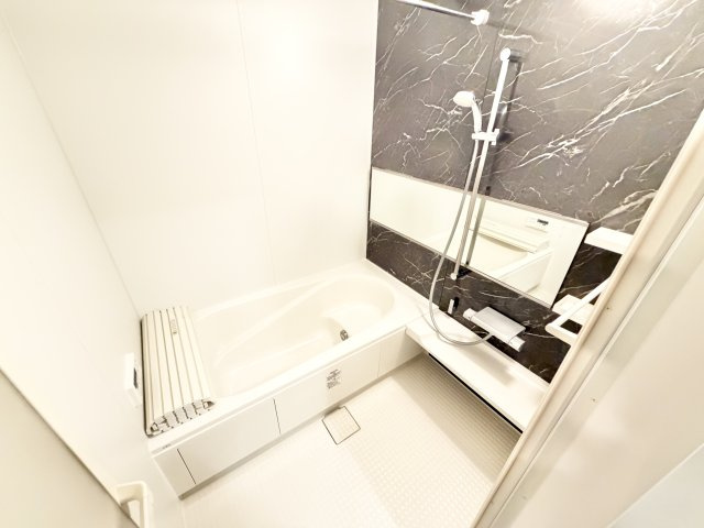 ロイヤルガーデン クワトロ　I棟のエントランス