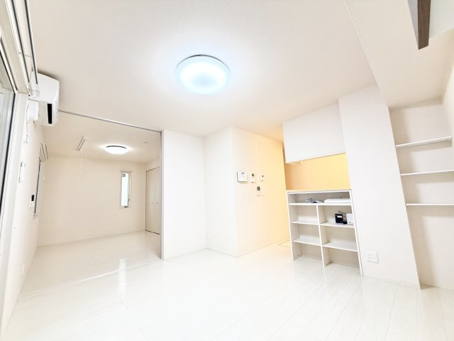 ロイヤルガーデン クワトロ　I棟の居間・リビング