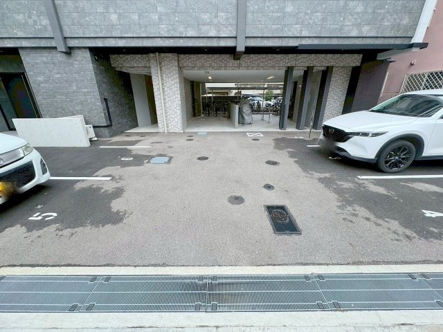 エスリード新北野アーデルの駐車場