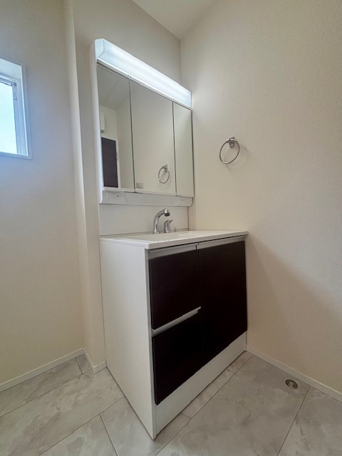 大牟田市歴木　1号棟の独立洗面台