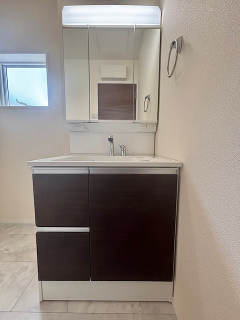 大牟田市歴木　1号棟の独立洗面台