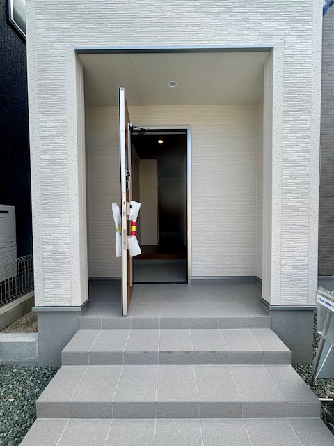 大牟田市歴木　1号棟の玄関