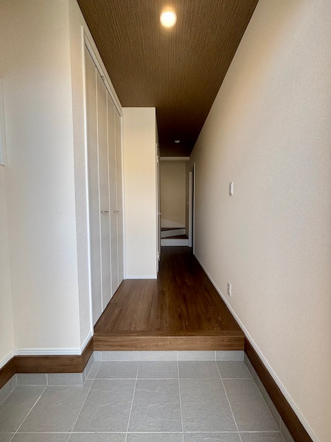 大牟田市歴木　1号棟の玄関