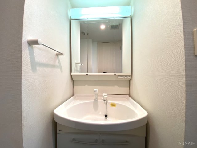 オーキッドレジデンス浦和の洗面所|3面鏡タイプ洗面化粧台