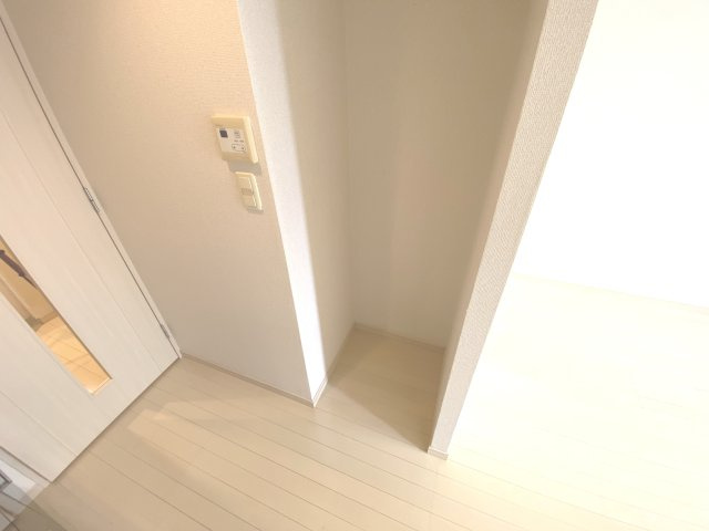 オーキッドレジデンス浦和の内装|キッチン物置スペース