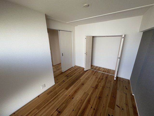 ニュー千早団地二棟の洋室|落ち着いた色調の洋室です