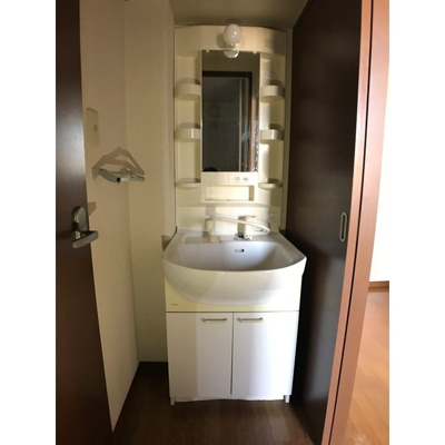 【洗面所】 | グリーンパレス小林 | スペースが確保できる洗面所です