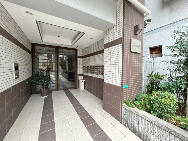 factory-Nのエントランス