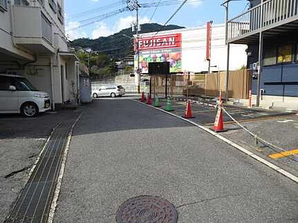 東区上温品1丁目の前面道路含む現地写真