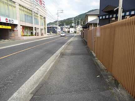 東区上温品1丁目の前面道路含む現地写真