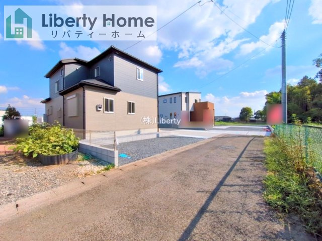 古河市上辺見2区画　新築戸建　1号棟の前面道路含む現地写真