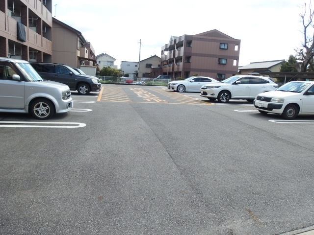 Ｆｏｒｅｓｔ　Ｈｉｌｌｓ（フォレストヒルズ）の駐車場
