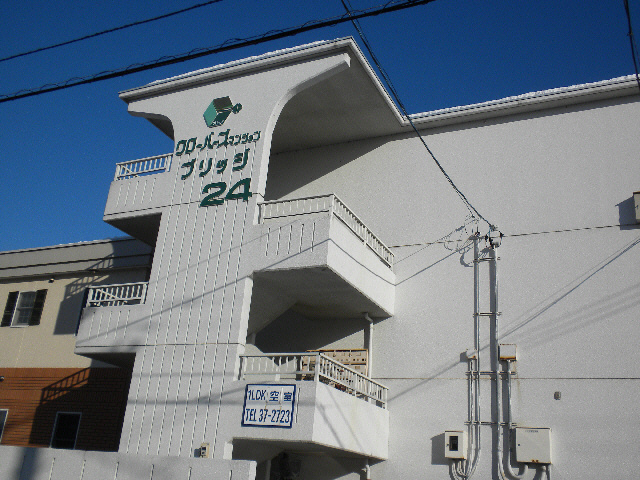 クローバーズマンションブリッジ24の外観