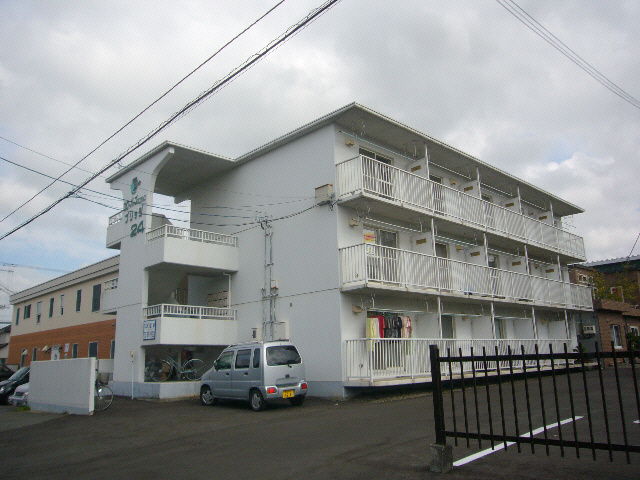 クローバーズマンションブリッジ24の外観