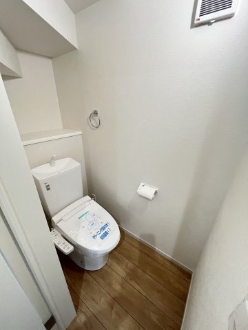 【内装】 | 福岡市博多区浦田2丁目1期　1号棟（全1棟）【仲介手数料無料・0円】 | 施工例。1階のトイレです。施工例は完成時と異なる場合があります。