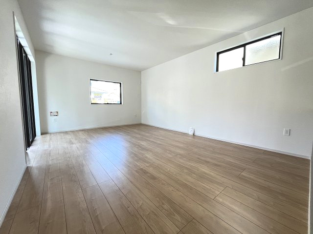 【居間・リビング】 | 福岡市博多区浦田2丁目1期　1号棟（全1棟）【仲介手数料無料・0円】 | 現地写真。