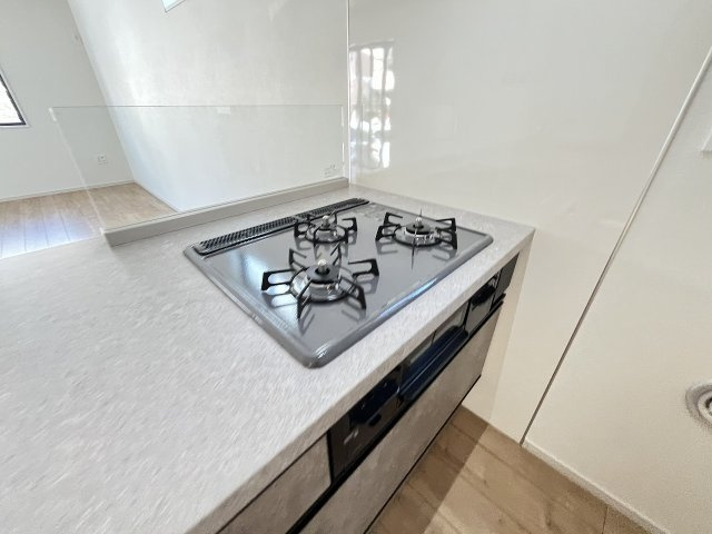 【キッチン】 | 福岡市博多区浦田2丁目1期　1号棟（全1棟）【仲介手数料無料・0円】 | 施工例。施工例は完成時と異なる場合があります。