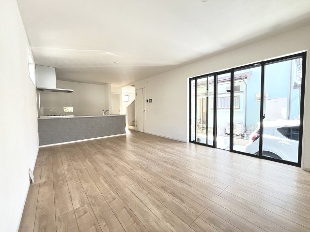 【内装】 | 福岡市博多区浦田2丁目1期　1号棟（全1棟）【仲介手数料無料・0円】 | 施工例。リビングです。施工例は完成時と異なる場合があります。