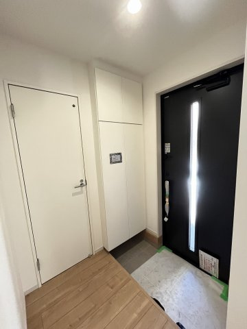 【居間・リビング】 | 福岡市博多区浦田2丁目1期　1号棟（全1棟）【仲介手数料無料・0円】 | 現地写真。リビングです。