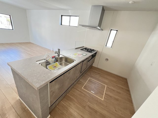 【キッチン】 | 福岡市博多区浦田2丁目1期　1号棟（全1棟）【仲介手数料無料・0円】 | 施工例。施工例は完成時と異なる場合があります。