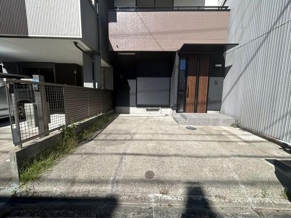 中村区大日町戸建の駐車場|車をお持ちの方に嬉しい駐車場付きの物件です