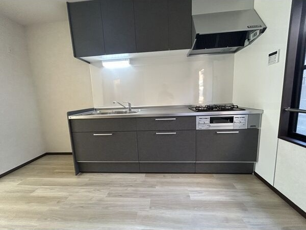 中村区大日町戸建のキッチン|コンパクトなキッチンで掃除もラクラク