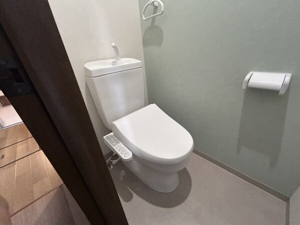 中村区大日町戸建のトイレ|落ち着いたトイレです