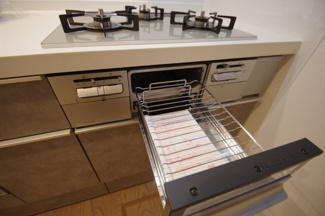 【キッチン】 | 【仲介手数料無料！！】稲城市平尾2丁目　新築戸建て（全13棟）6号棟　4980万円 | グリル