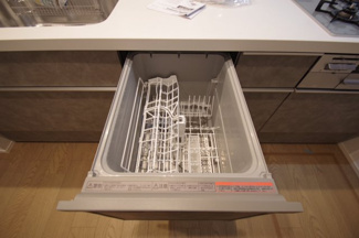 【キッチン】 | 【仲介手数料無料！！】稲城市平尾2丁目　新築戸建て（全13棟）6号棟　4980万円 | ビルトイン食洗機