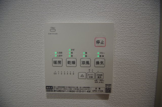 【冷暖房・空調設備】 | 【仲介手数料無料！！】稲城市平尾2丁目　新築戸建て（全13棟）6号棟　4980万円 | 浴室暖房・乾燥・換気・涼風