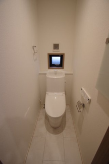 【トイレ】 | 【仲介手数料無料！！】稲城市平尾2丁目　新築戸建て（全13棟）6号棟　4980万円