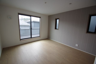 【寝室】 | 【仲介手数料無料！！】稲城市平尾2丁目　新築戸建て（全13棟）6号棟　4980万円 | 主寝室（メインベッドルーム）9帖