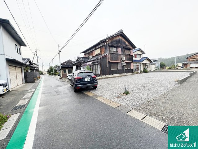近江八幡市安土町下豊浦　第1期　新築一戸建ての前面道路含む現地写真|周辺は落ち着いた街並みの住宅地！子育てがしやすい住環境です！まだ未完成ですが、現地でしかわからない事もございます。是非一度ご覧ください。