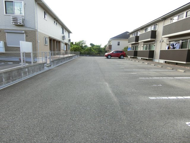 グリーンカトレアの駐車場|駐車場に車を止められます