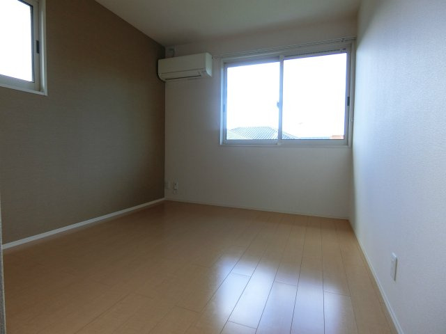 グリーンカトレアの寝室|落ち着いた色調の寝室です