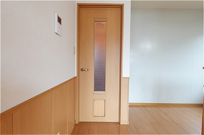 【内装】 | ディアクレスト Ｂ | ペット出入口付きドア