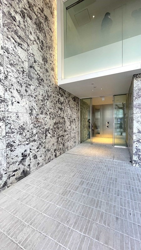 目黒区上目黒２丁目の賃貸マンションのエントランス