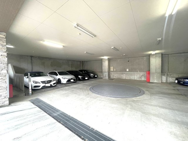 アーデル墨田文花の駐車場