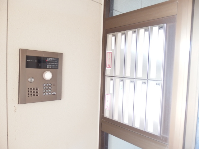 シャルマン郷東のエントランス
