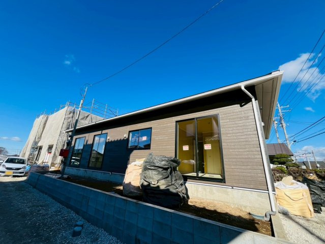 【Cradle Garden】　筑西市井上　第１　全2邸の外観|〇１号棟〇
整理整頓しやすい玄関収納付き！豊富な収納スペースも自慢のひとつです♪
2025年10月撮影