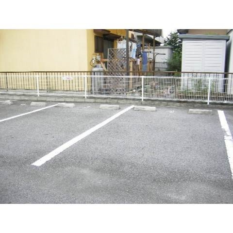 ロジュマン柳之内Ａの駐車場